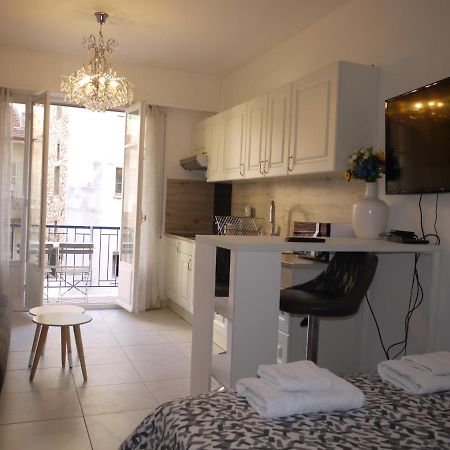 Beach - A Modern Studio Flat In Central Ницца Экстерьер фото